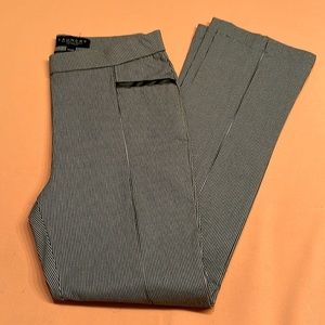 LAUNDRY Pants. Size small.